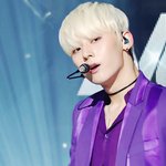 [황민현] 민현이 <b>목선</b> 넘 예쁘지 않아?