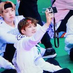 [방탄소년단] 셀카 찍는게 이렇게 예쁠 일인<b>가유</b>