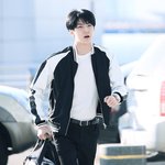 [EXO] <b>공항</b>에서 기다리는데 늦게 와서 뛰어오는 남친