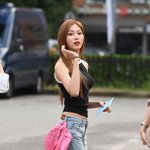 뮤뱅 출근길에 놀라운 몸매 봣다.....ㅎㄷㄷ