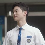 둘중 누가 더 잘생겼냐?