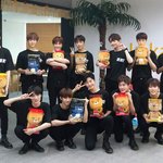 이렇게 보면 걍 아이<b>돌상</b> 다다닥