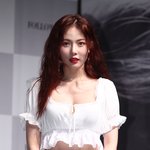 어제 현아 몸매랑 피부 개쩔엇음