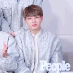 [방탄소년단] 꾹이 손보고 <b>겁나</b>놀람;;;;