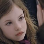 브레이킹던에서 <b>벨라</b> 딸로 나온 아이 최근 근황