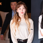 과즙<b>미</b> 넘치는 웬디표 <b>팬</b>사인회 룩!