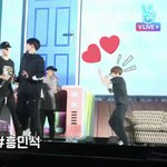 [EXO] 우민이 혼자 <b>딴</b><b>세상</b>인거 같음