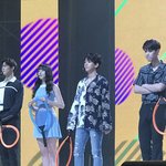 [EXO] 이거 <b>전기</b><b>파리채</b>임?
