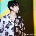 [EXO] 오늘너무이뻐서 <b>미모</b>만보다 옷 지금봤는데뭐냐