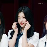 요즘 <b>정채</b>연 교복입은거 넘 이뻐