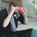 [EXO] 민석이 이불밖에 <b>청소</b>하러 갔니ㅋㅋ