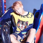 [방탄소년단] 주니 <b>외투</b> 어깨 걸쳐져있는거 ㅠㅠㅠㅠ