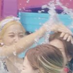 다섯살 차이나는 언니와 동생이 <b>물놀</b>이 할때