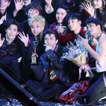 [EXO] 우리 이 사진 석아대 <b>신문</b> 올라갔었음?