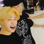 [방탄소년단] 손에든 쇼핑백은 뭘까?