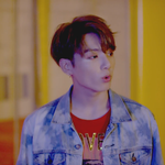 [방탄소년단] 정국이 티셔츠에 <b>LOVE</b>라고 써져있는건가