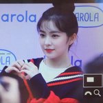 [드루와] 오늘자 똥머리하고 <b>리즈</b>찍은 여돌.jpg
