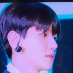 [백현] 백현이 속눈썹 넘 예뻐서 또 한참 <b>시선</b>을 'ㅅ'