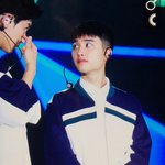 [EXO] 눈 짱크다 <b>흰자</b>봐.. 앞에 박찬열도 개커