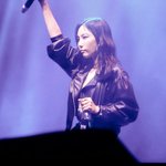 어제자 공연에서 가운데 손가락 날린 태연 ㄷㄷㄷ