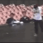 백현 <b>무대</b>에서 표정 관리 안되네?