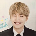 [댓글부탁해] 웃을<b>때</b> 입동굴 생기는 사람들 특징이 뭐냐하면