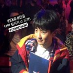 [찬열] <b>타미</b>힐피거 런던 패션쇼에 한국 대표로 초청 받은