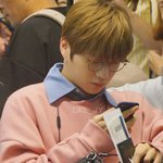 [강다니엘] 다녤은 핸드폰으로 뭘할까..