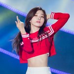 어제 빨간 <b>의상</b> 입은 레드벨벳 슬기