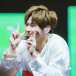 [강다니엘] 이거봤어? 복숭아 콕!ㅋㅋ