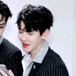 [백현] 백현이 이 의상 너무 너무 예쁘지 않니?