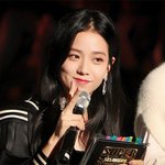주기적으로 <b>흑발</b> 해줘야하는 여돌