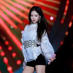 최근 머리 색깔 바꾼 블핑-제니