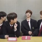 [댓글부탁해] 배진영 만큼 얼굴 <b>작고</b> 목 긴애