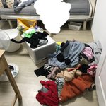 내 옷정리하는데 다 버림 썅 근데 어차피 ㅈㄴ 컬러풀해서 못 <b>입음</b>