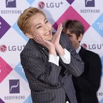 [방탄소년단] 꽃받침 한번해주면 전세계 여자들은 <b>물론</b>