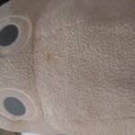 인형 얼굴에 토마토 <b>국물</b> 튀겼는데