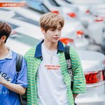 [강다니엘] 공식자리에선 바르고곧은<b>자세</b>로