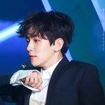 [백현] 깜놀하는<b>와중</b>에도 잘생김~@