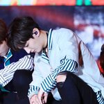 [윤지성] 아진짜지성아요즘구렛나루자라더니얼굴왜이렇게<b>열일</b>해ㅠㅠㅠㅠㅠㅠㅠㅠㅠ