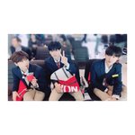 [아이콘] 방금 <b>동혁</b>이가 브이앱했어!!