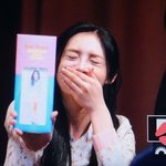 결경이 슬기 굿즈 받고 좋아해ㅋㅋㅋㅋㅋㅋ
