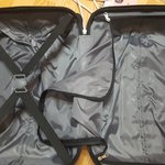 야 <b>캐리어</b> 이거 어디쪽에 옷 넣는거임