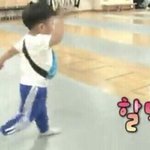 [EXO] 어제도 우리 낮에 8만 벌어져서 힘들다고 <b>징징</b>거림