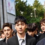 [뉴이스트] 오늘 자 <b>뮤뱅</b> 출근하는 뉴이스트 강동호
