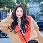 오늘자 정<b>채연</b> 뮤직뱅크 출근길 ㅋㅋㅋ