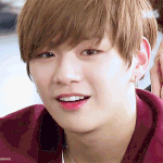 [강다니엘] 오늘도 얼굴에 <b>속아</b> 덩치를 잊지말자!!