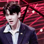 [백현] 백현이 <b>반듯</b>하고 넓은 어깨 사랑이야!