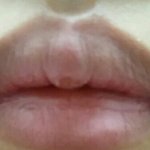 나의 <b>혈색</b>없는 보라색입술좀 보고가줘....