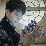 [EXO] 얘들아 미리 <b>포도</b><b>알</b> 기 받아가라